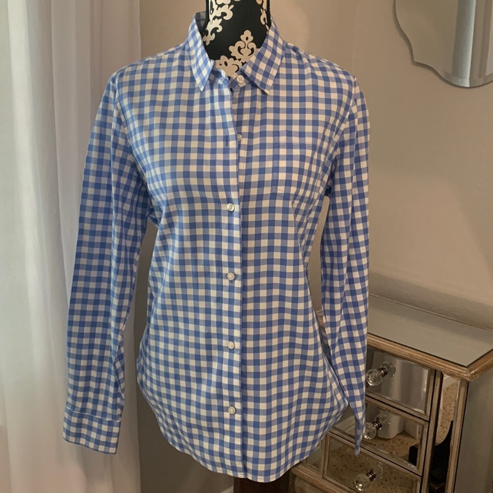 Vineyard Vines button down shirt